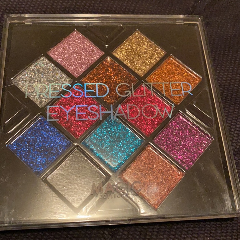 Makeup/Eyeshadow - Picture 3 of 3